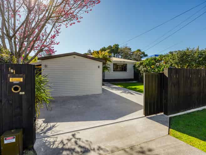1/1 Clark Road, Pahurehure