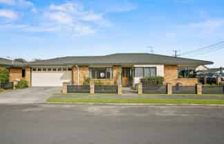 2 Sanders Avenue, Westown