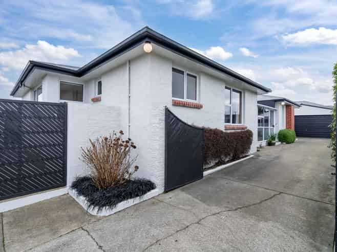 70 Helmsdale Street, Waverley