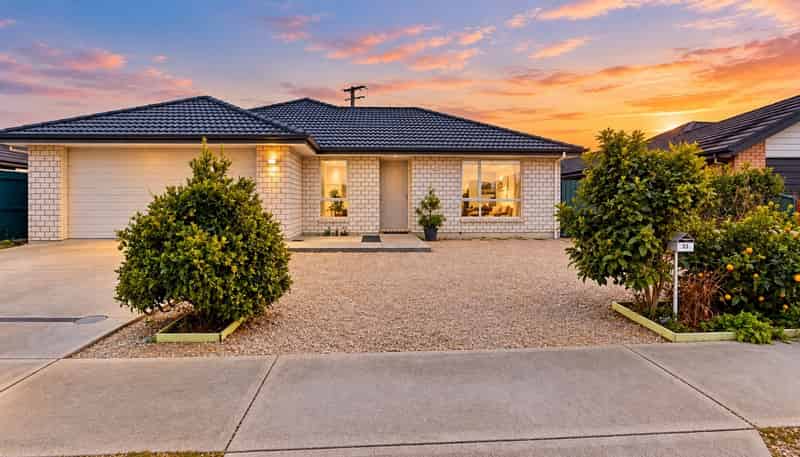 33 Midlane Crescent, Richmond