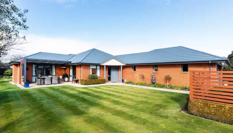 8 Gwen Place, Redwood