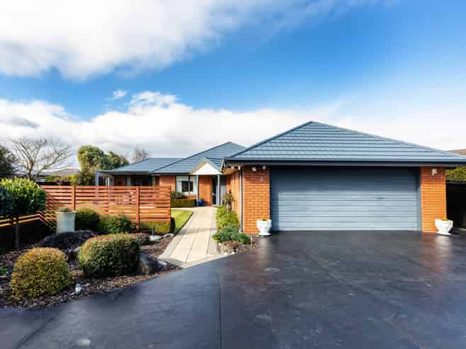 8 Gwen Place, Redwood