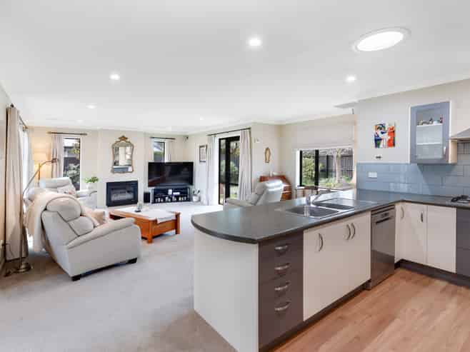 8 Gwen Place, Redwood