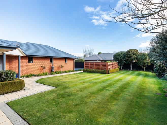 8 Gwen Place, Redwood