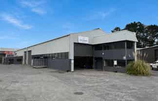 Road Front Industrial with Gantry Crane