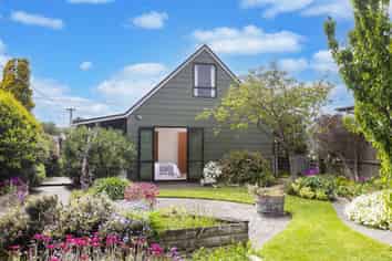 60 Rocking Horse Road, Southshore