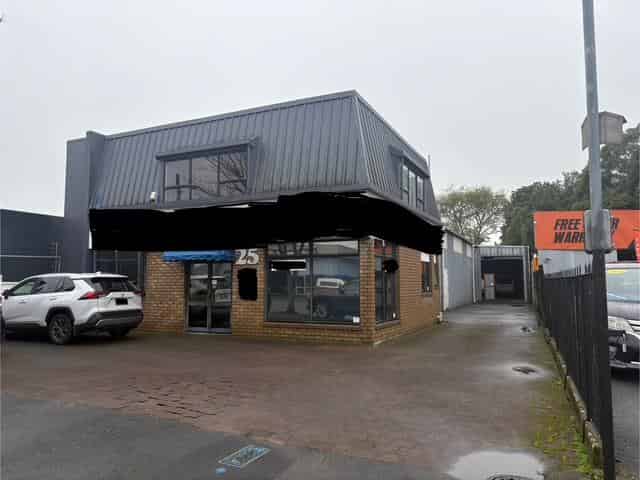 Functional Frankton Office Warehouse