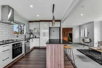 1 Kingsway Crescent, Forest Lake