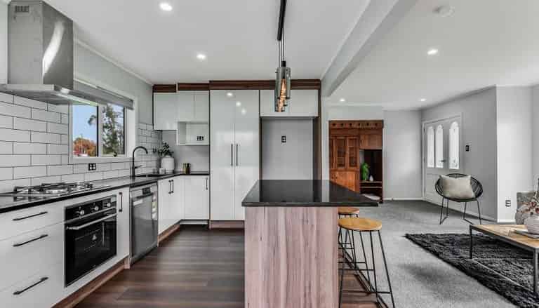 1 Kingsway Crescent, Forest Lake