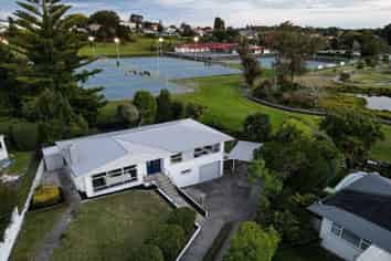1 Kingsway Crescent, Forest Lake