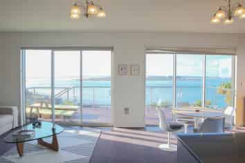 86 Marine Parade, Bluff