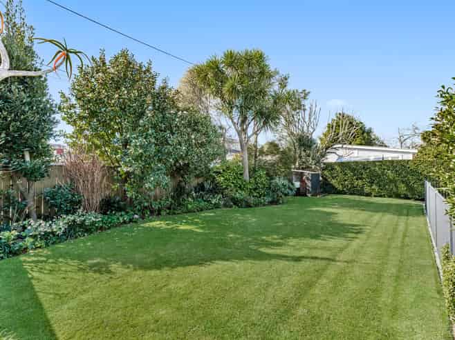 15 Greenfield Road, Epsom