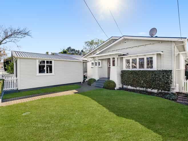 15 Greenfield Road, Epsom