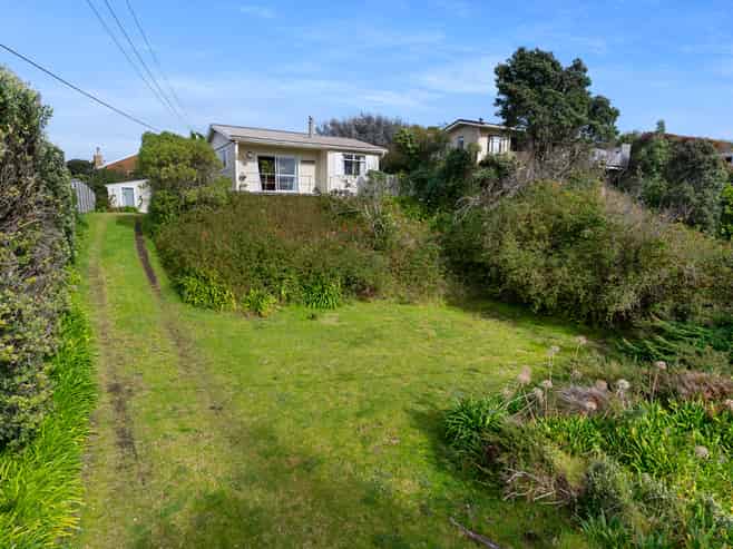 16 Hughes Street, Waikanae Beach