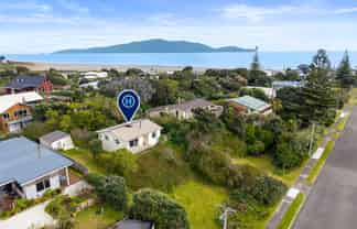 16 Hughes Street, Waikanae Beach