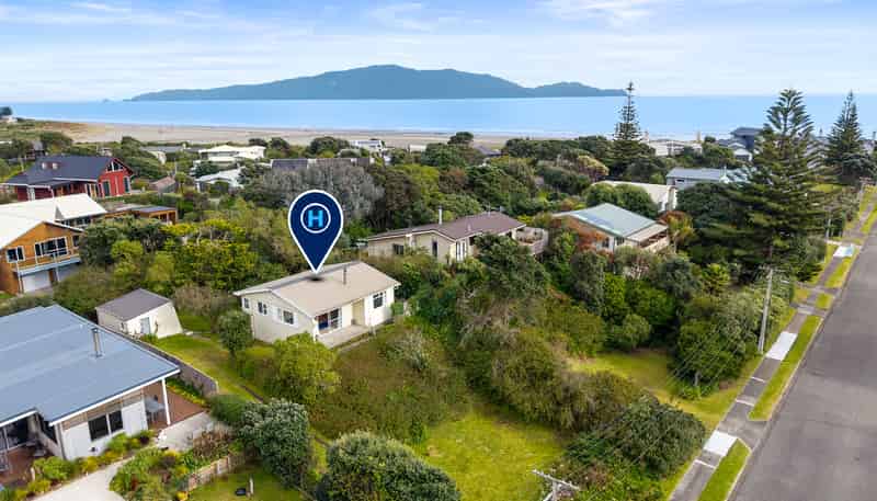 16 Hughes Street, Waikanae Beach
