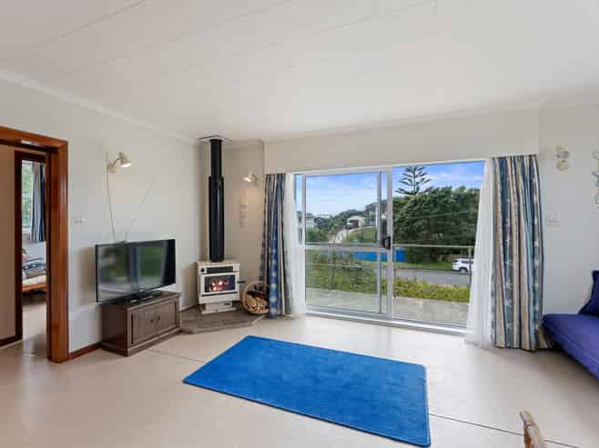 16 Hughes Street, Waikanae Beach