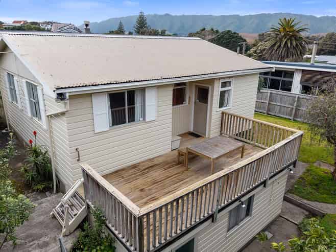 16 Hughes Street, Waikanae Beach
