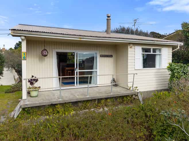 16 Hughes Street, Waikanae Beach