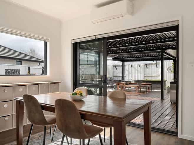 8 Huria Vista, Pyes Pa