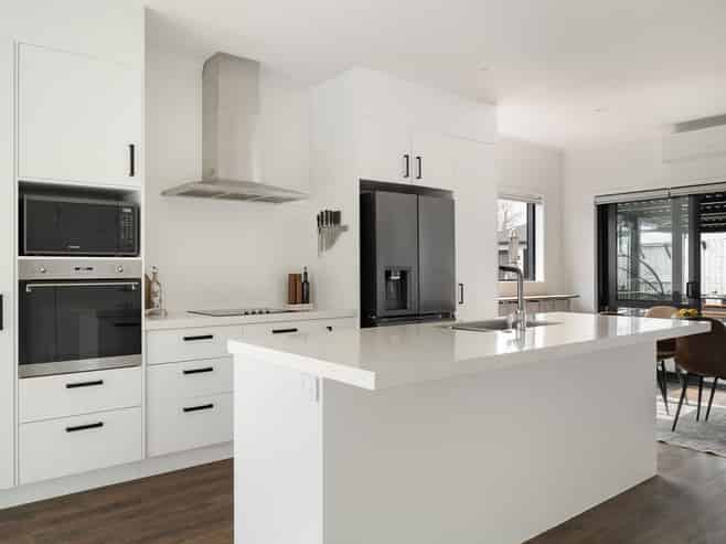 8 Huria Vista, Pyes Pa