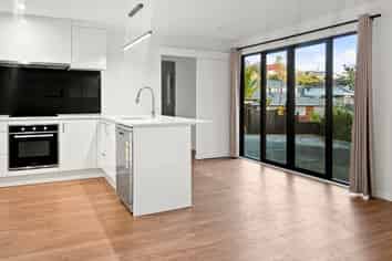 140A Spinella Drive, Bayview