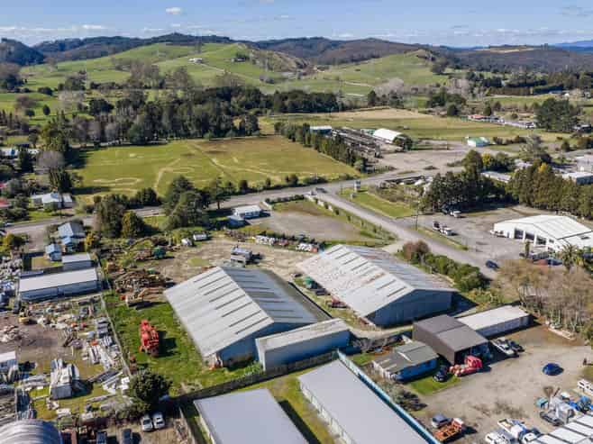 OVER 1800 SQM OF HIGH STUD FLOOR AREA
