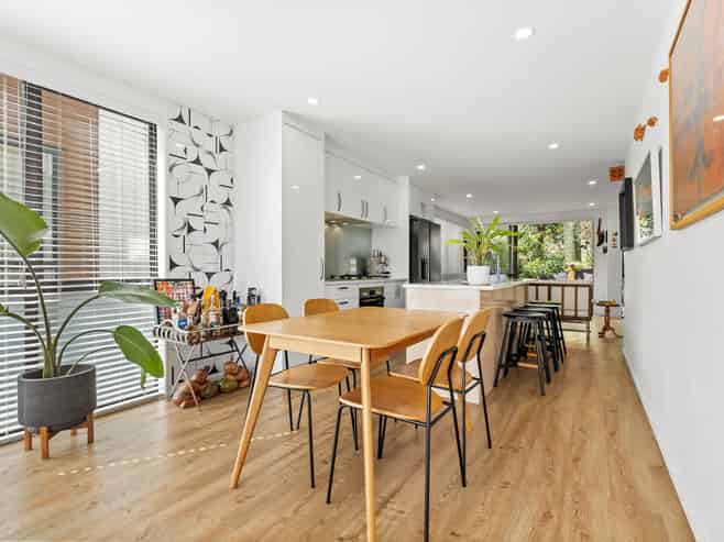 56  Seafarer Crescent, Stanmore Bay