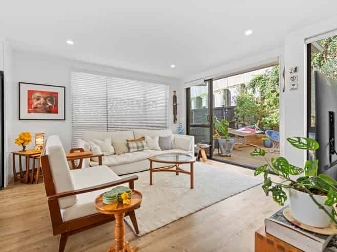 56  Seafarer Crescent, Stanmore Bay