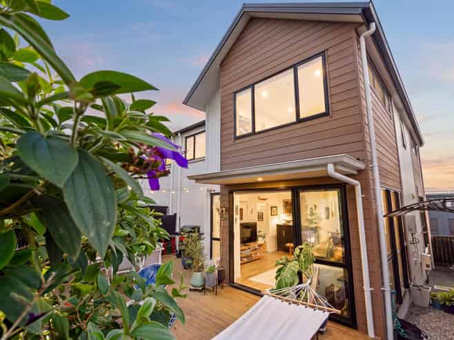 56  Seafarer Crescent, Stanmore Bay