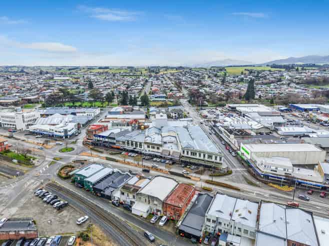 Incredible SH1 location in the heart of Gore