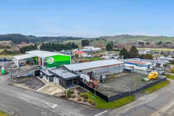 Industrial yard, shed, showroom with great profile