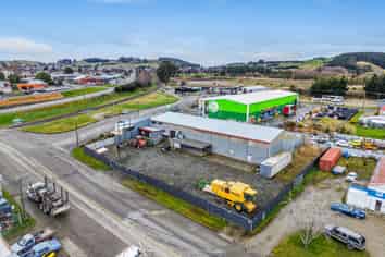 Industrial yard, shed, showroom with great profile