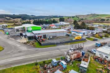 Industrial yard, shed, showroom with great profile
