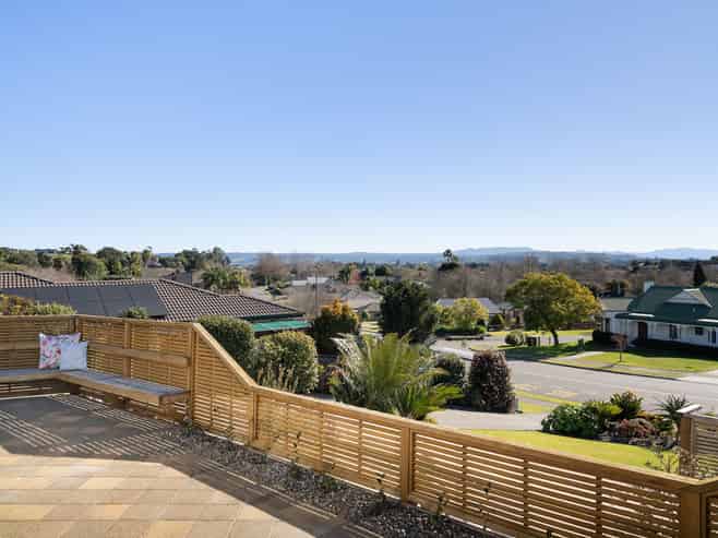 15 Rowesdale Drive, Ohauiti