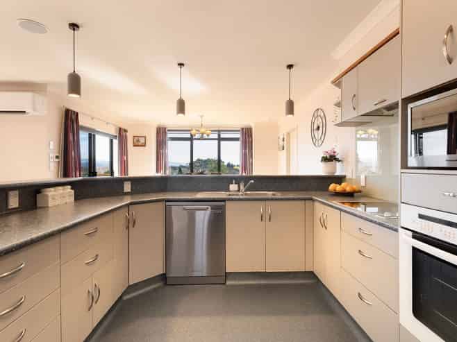 15 Rowesdale Drive, Ohauiti