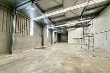 Dual Roller Door Warehouse with Office | 448m2