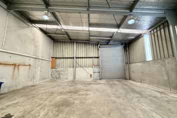 Dual Roller Door Warehouse with Office | 448m2