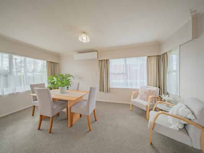 6 Stewart Place, Melville