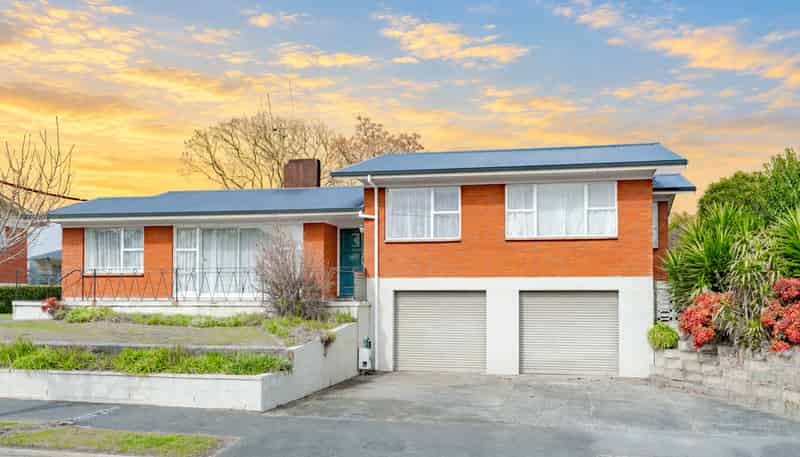 6 Stewart Place, Melville