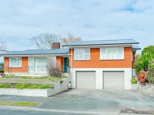 6 Stewart Place, Melville