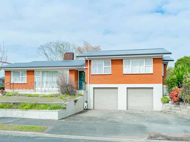 6 Stewart Place, Melville