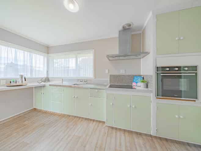 6 Stewart Place, Melville