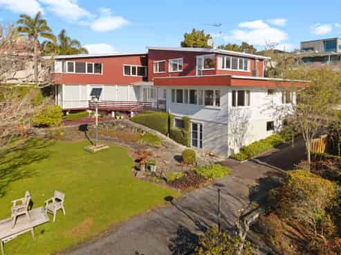 Rare Hamilton Lake Development Opportunity