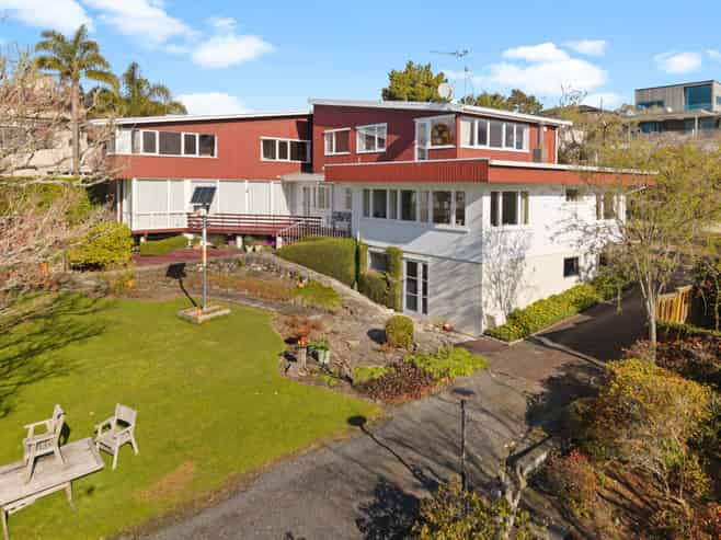 Rare Hamilton Lake Development Opportunity