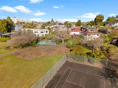 Rare Hamilton Lake Development Opportunity