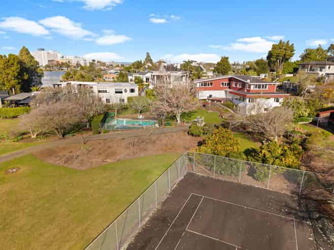 Rare Hamilton Lake Development Opportunity