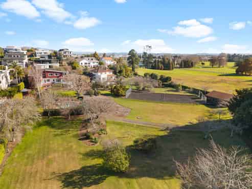 Rare Hamilton Lake Development Opportunity