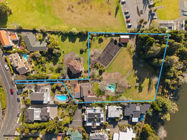 Rare Hamilton Lake Development Opportunity