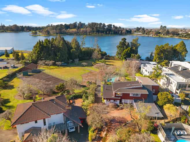 Rare Hamilton Lake Development Opportunity
